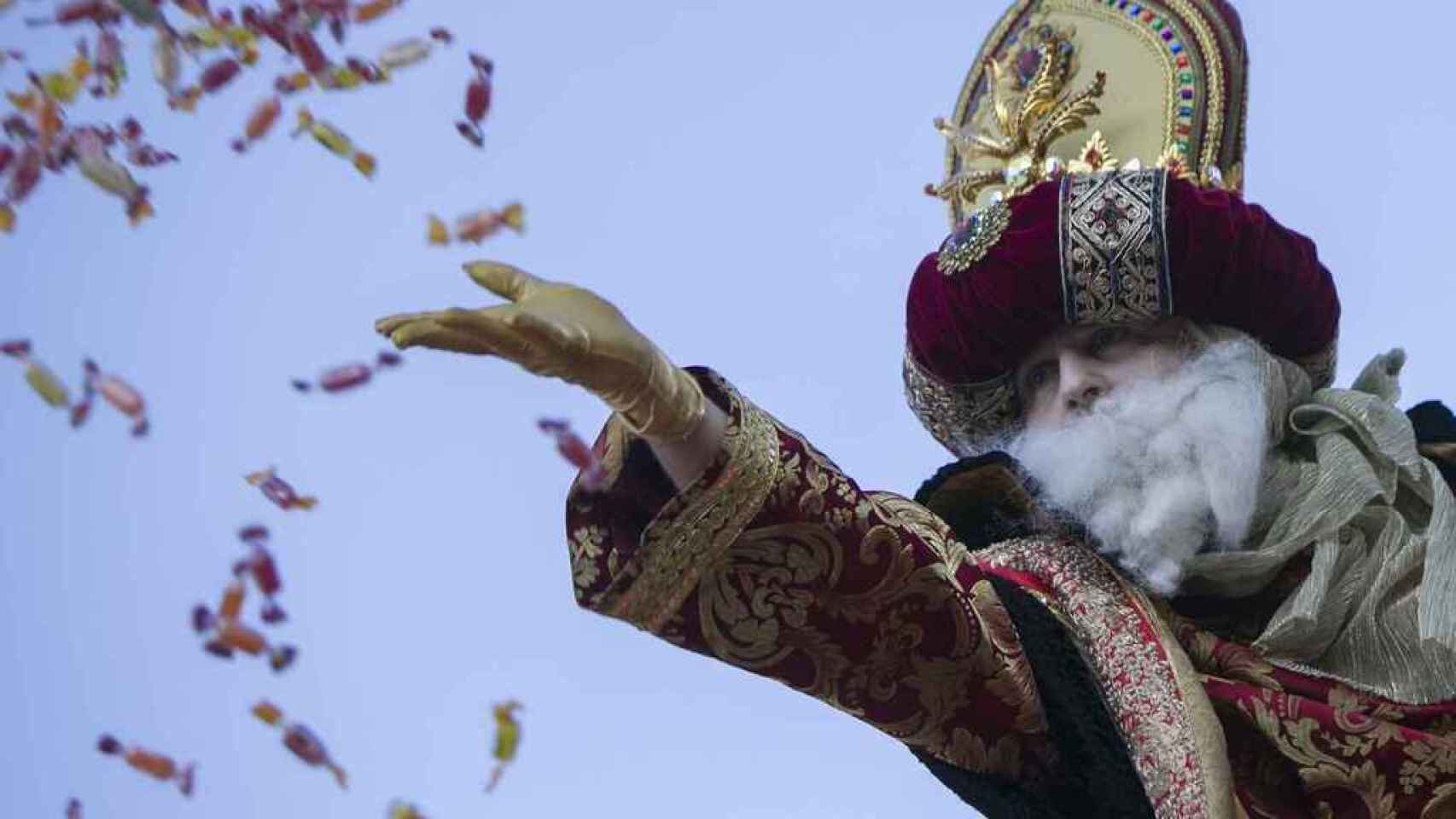 El Rey Melchor en una cabalgata de Reyes en 2020.