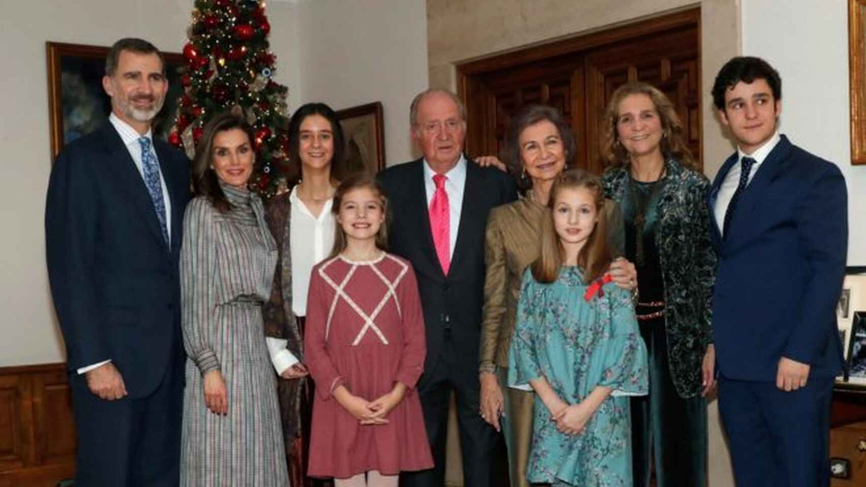 El rey emérito junto a su familia, salvo la infanta Cristina y Urdangarin, en 2018 celebrando su cumpleaños.