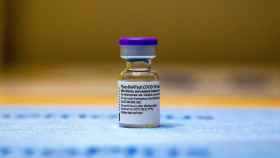 Un vial de la vacuna contra la Covid que BioNTech ha desarrollado junto a Pfizer.