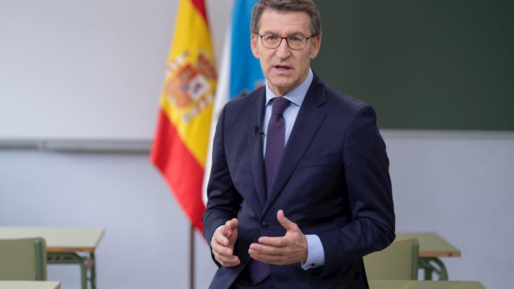 El presidente de la Xunta de Galicia, Alberto Núñez Feijóo, durante su tradicional discurso de fin de año televisado desde el Instituto Eduardo Blanco Amor de Ourense, donde estudió.