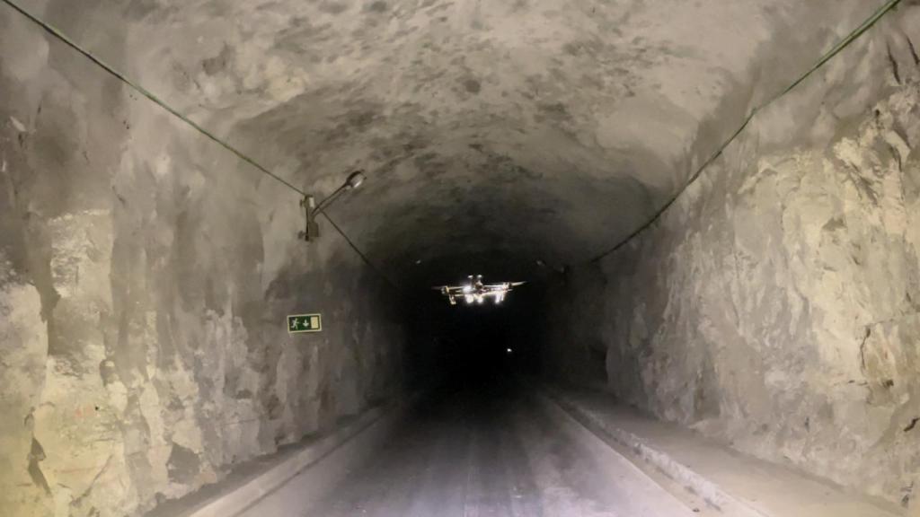 Uno de los sistemas de reconocimiento con drones de Hovering Solutions en un túnel