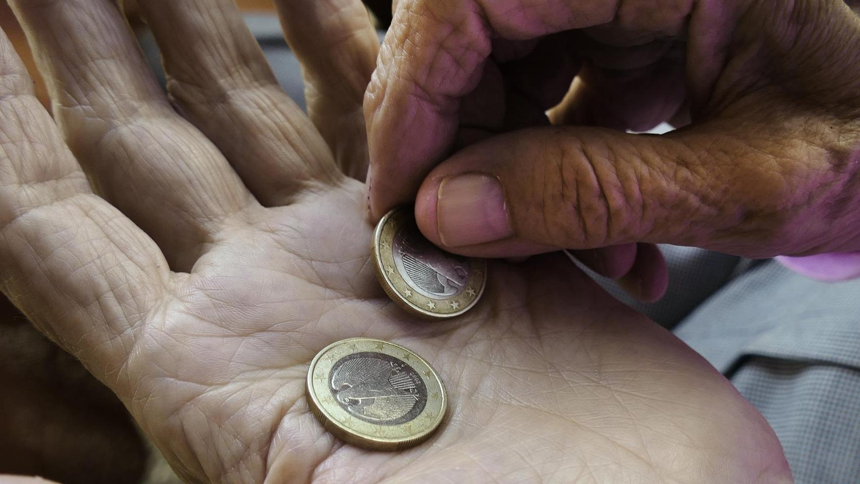 dinero euros pobre pobreza