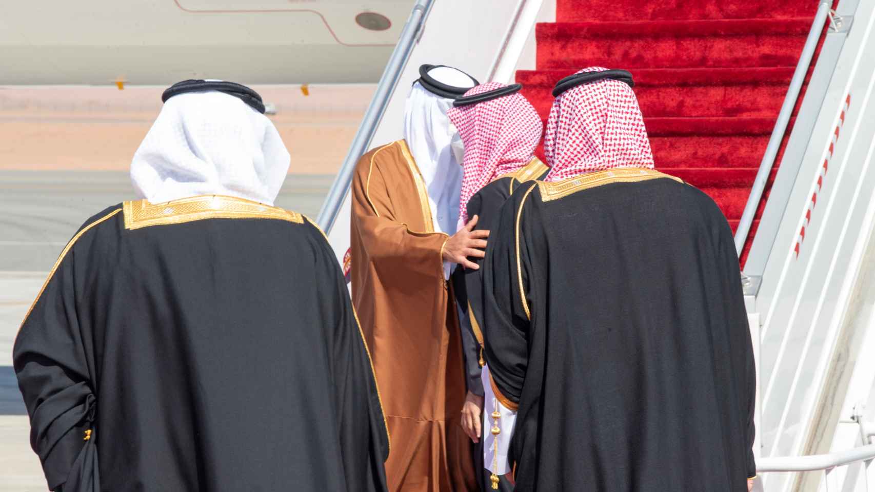 El emir de Catar y el príncipe saudí en su reencuentro.