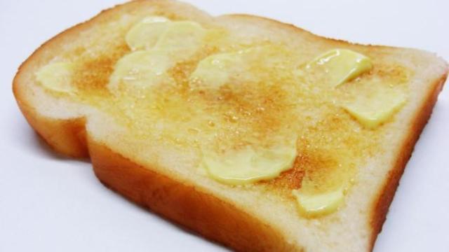 Tostada de mantequilla con azúcar: una bomba glucémica.