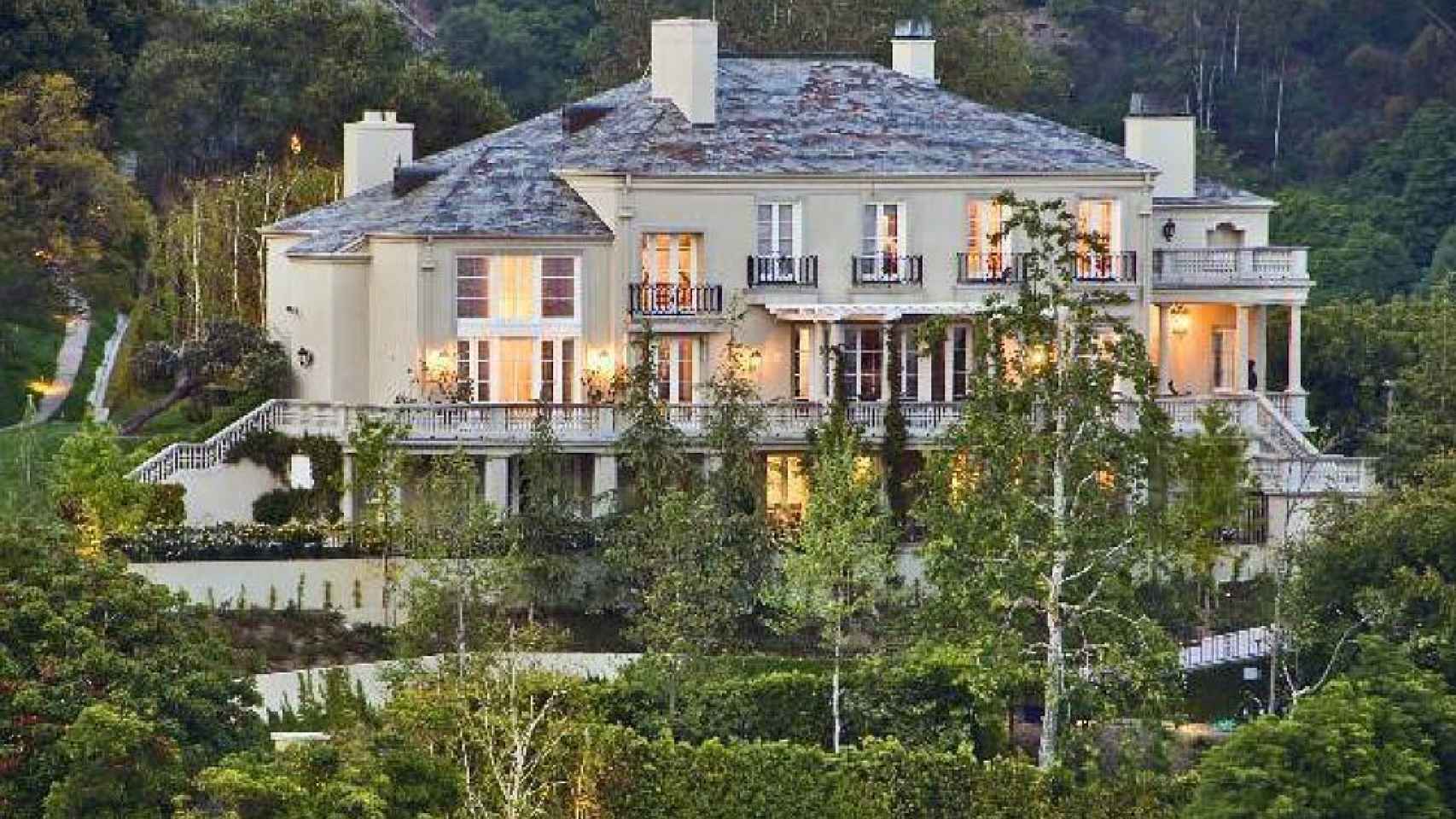 Elon Musk vendió la más grande de las viviendas en junio.