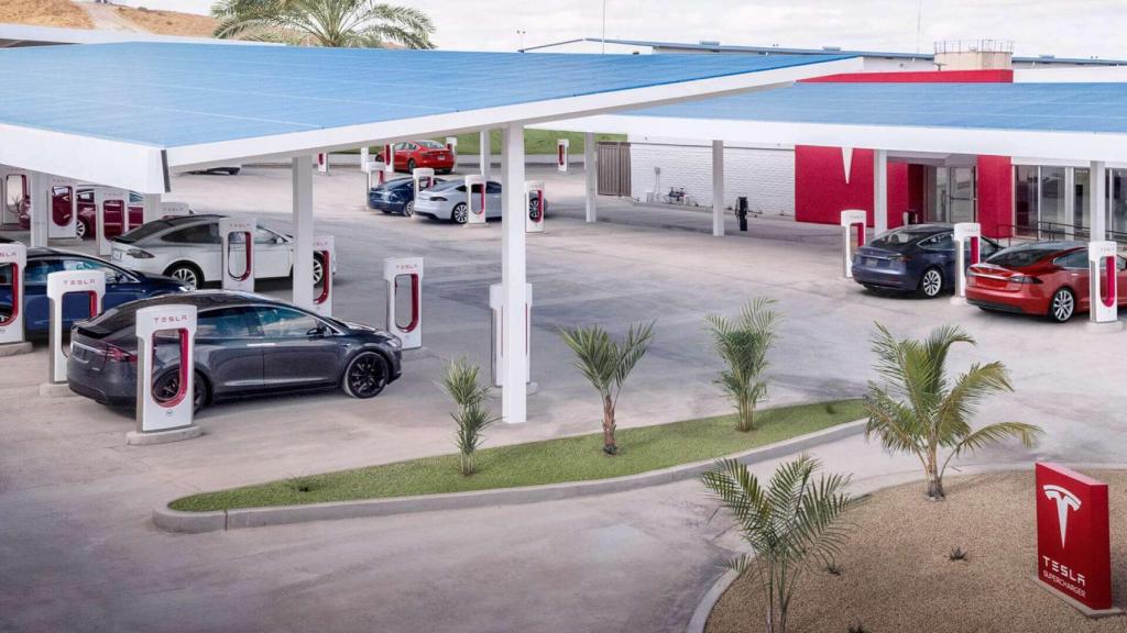 Una estación de superchargers de Tesla.