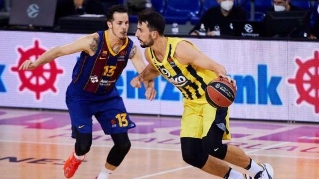 Leo Westermann frente a Thomas Heurtel, en un partido de Euroliga