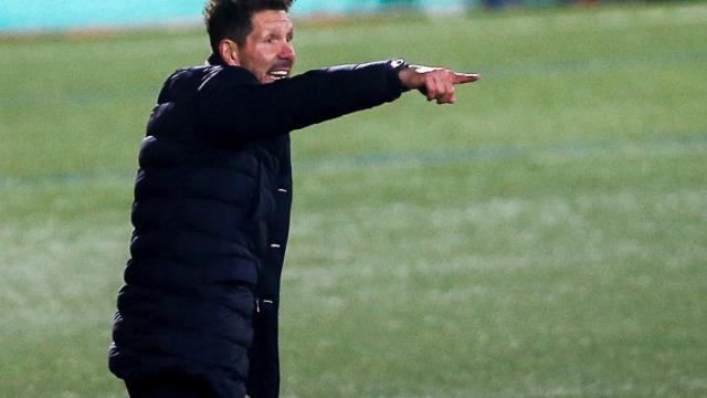 Simeone dando indicaciones