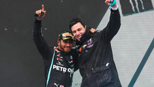 Lewis Hamilton y Toto Wolff