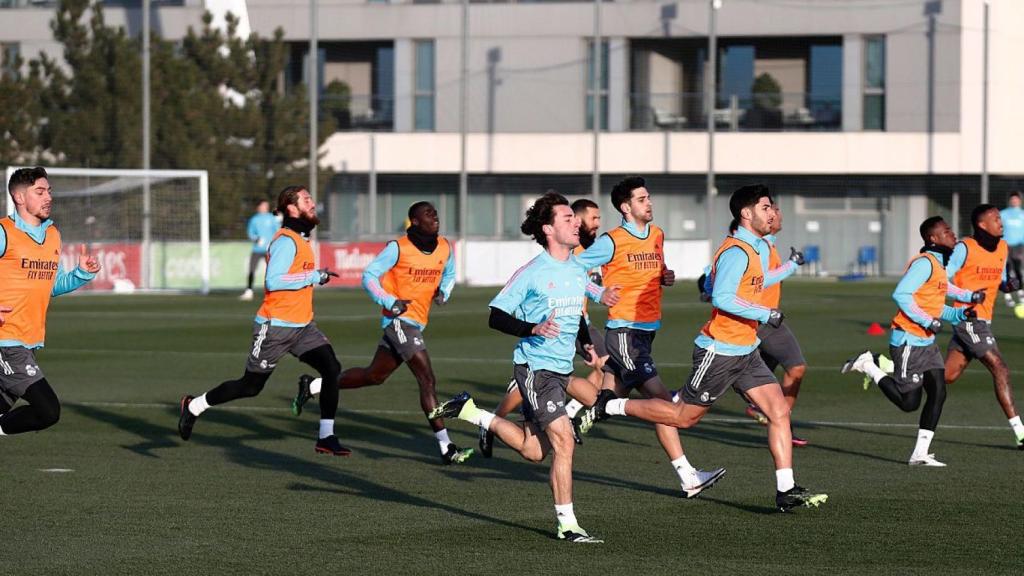Los jugadores, durante un entrenamiento del Real Madrid