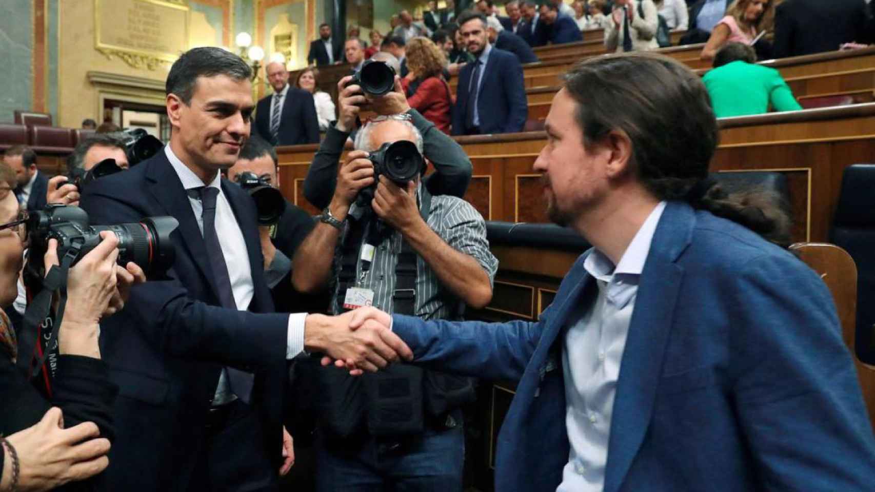 Sánchez e Iglesias, el día de la investidura del primero, en el Congreso de los Diputados.