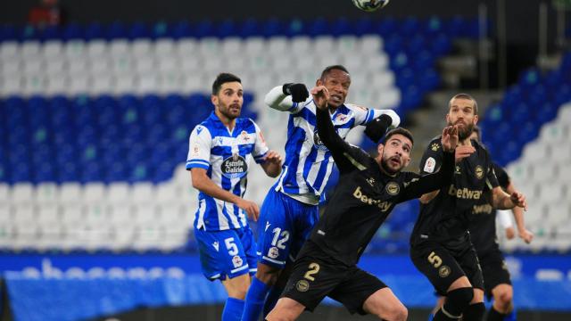 Beauvue intentando rematar a puerta.