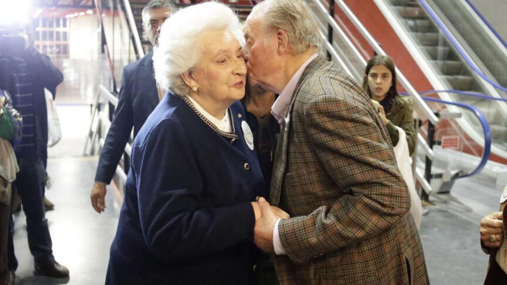 El rey emérito y su hermana Pilar de Borbón en una imagen de archivo.