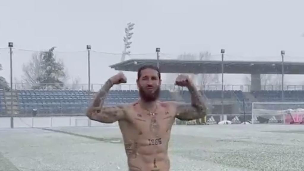 Sergio Ramos, bajo la nieve en Valdebebas