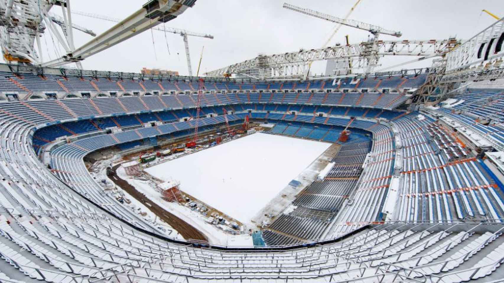 El Santiago Bernabéu completamente nevado