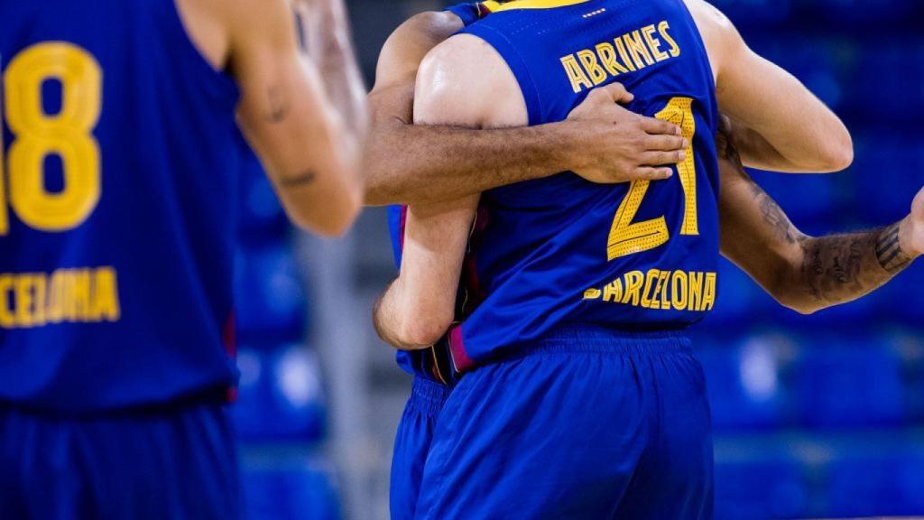 Abrines celebra una canasta con Hanga