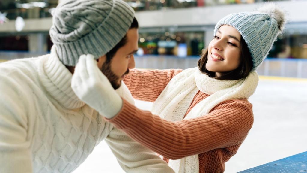 Los gorros para ella y él para hacer frente al temporal