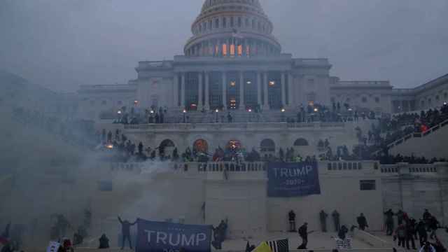 El Capitolio americano durante el asalto de los partidarios de Donald Trump.