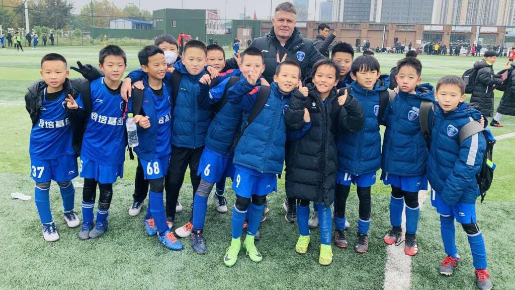 Pedro Morilla, con un equipo base del Wuhan Shangwen.