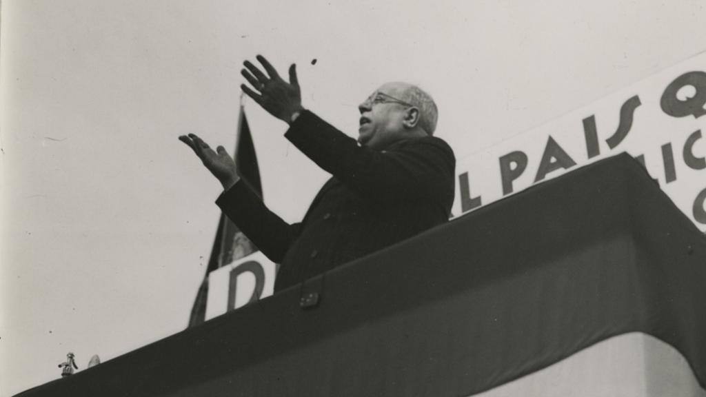 Manuel Azaña, pronunciando un discurso en 1935.