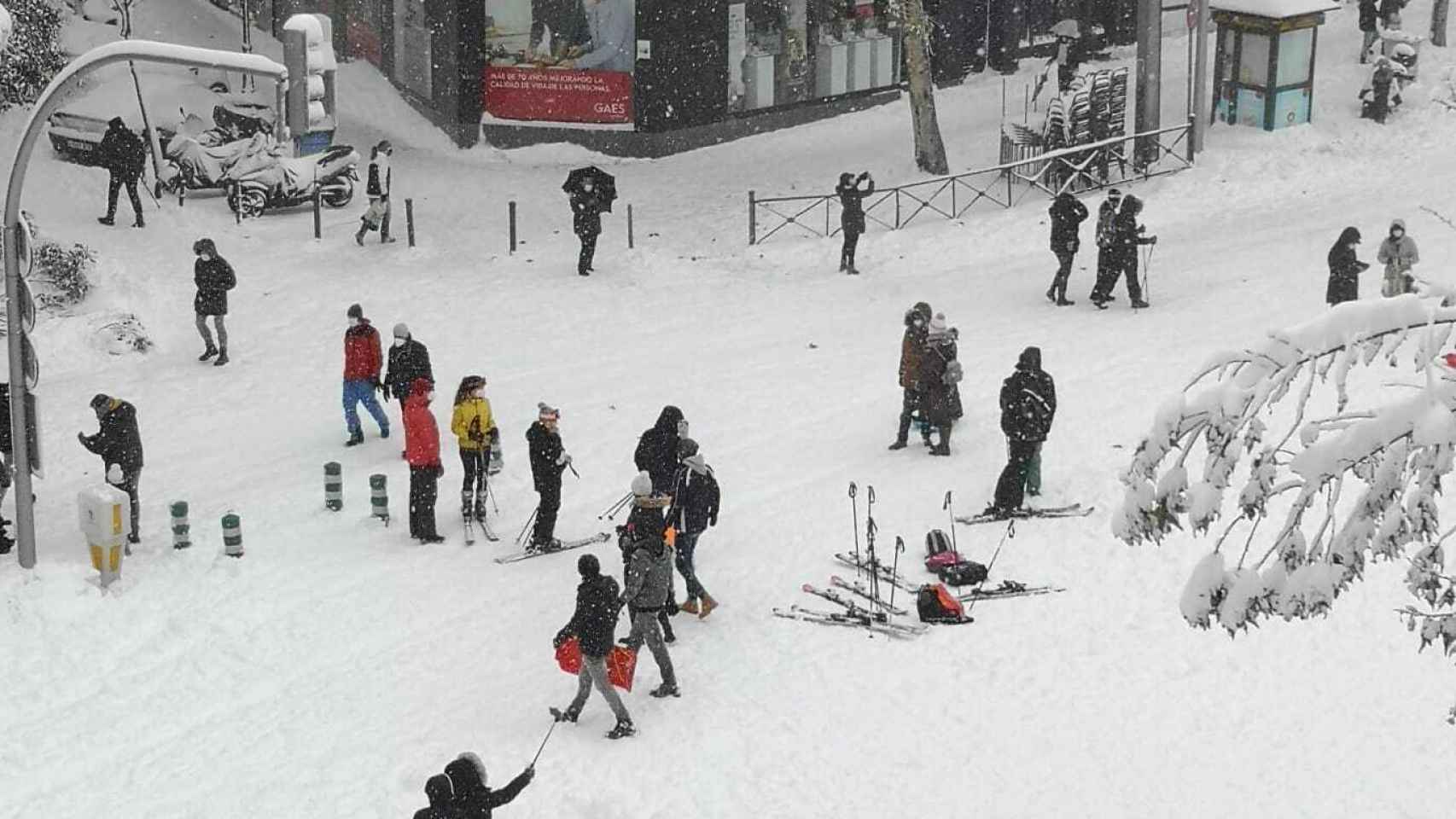 Esquiadores en el centro de Madrid.