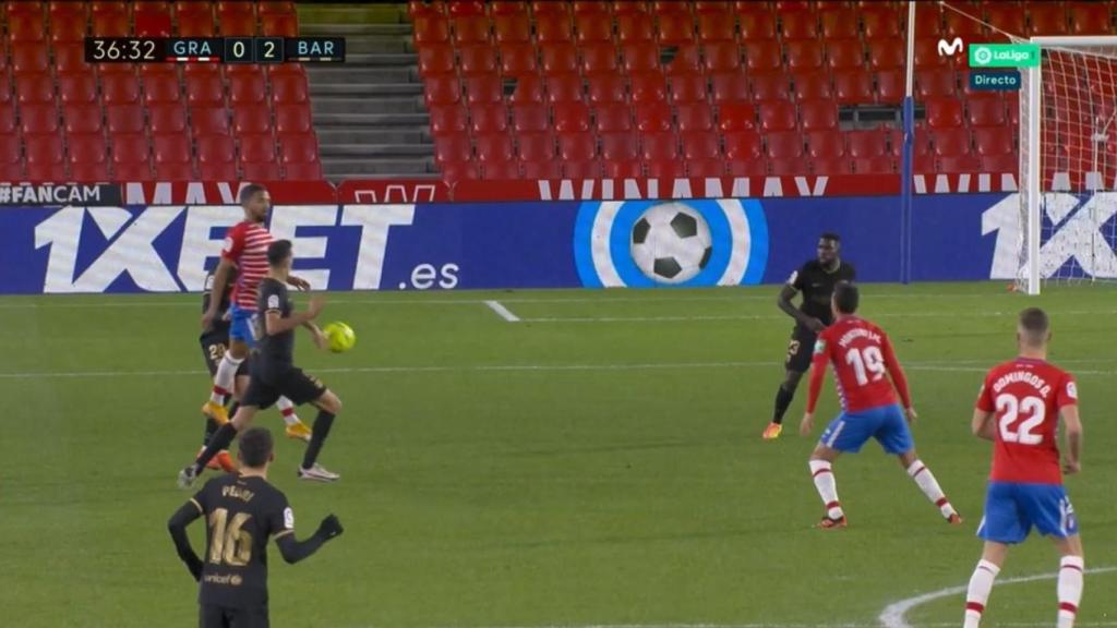 La mano de Busquets previa al gol de Messi