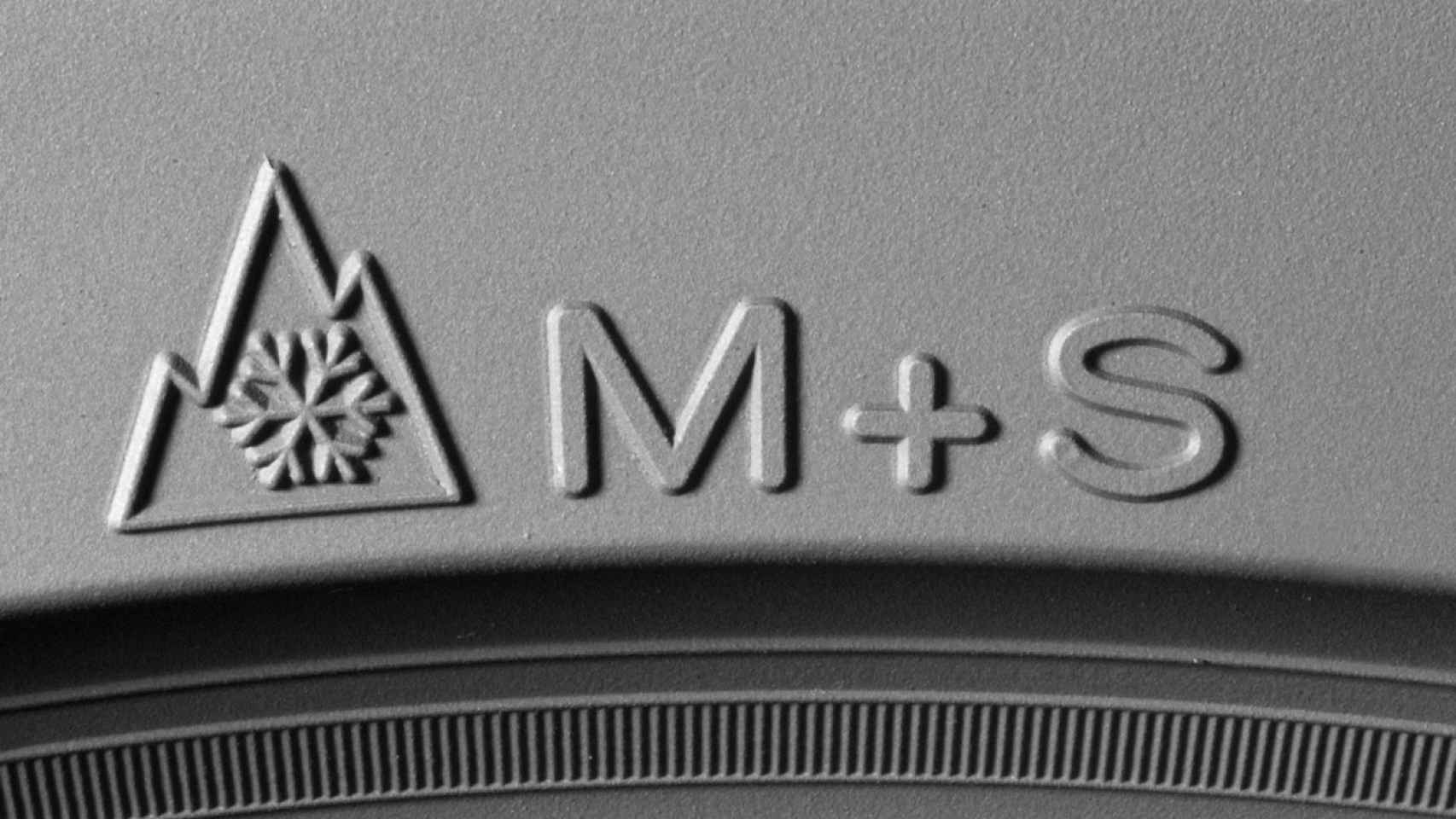 Símbolos M+S de neumáticos de nieve y barro.