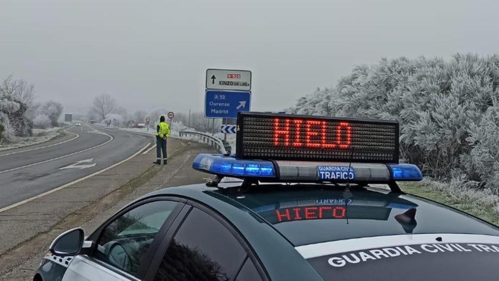 Imagen de una patrulla de Tráfico de la Guardia Civil.