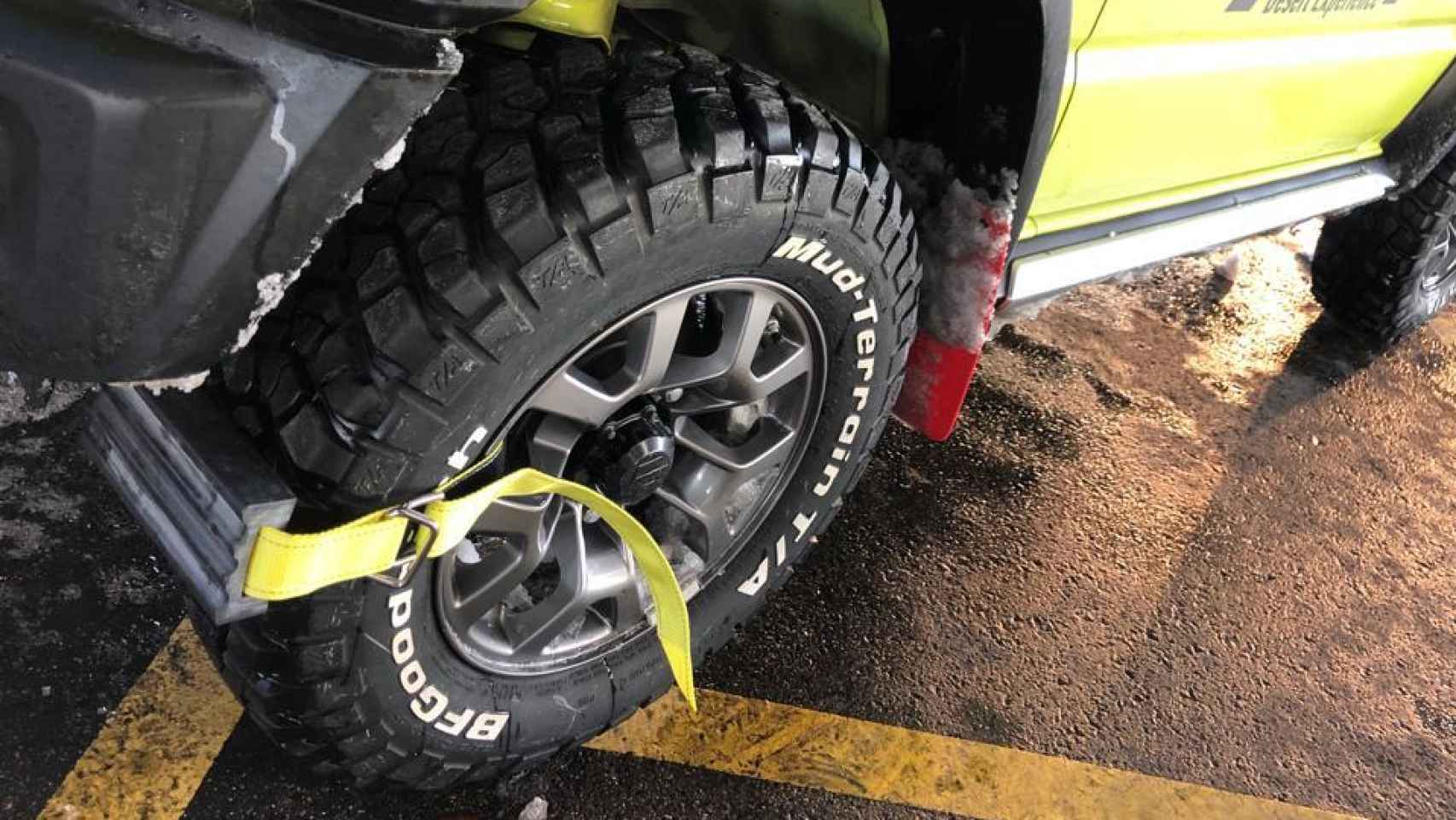 Tacos especiales en las ruedas para evitar quedar atrapado.