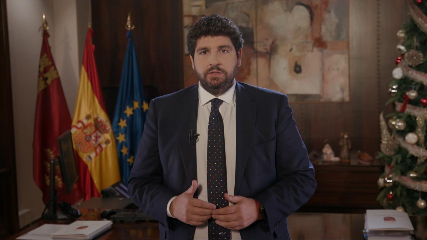 El presidente de la Región de Murcia, Fernando López Miras, durante su mensaje de Navidad en el que pidió unidad a los murcianos para superar la pandemia.