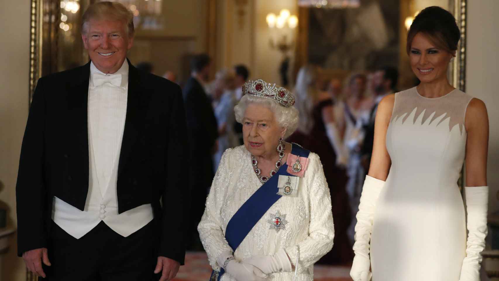 La reina Isabel, junto a Donald Trump y Melania.