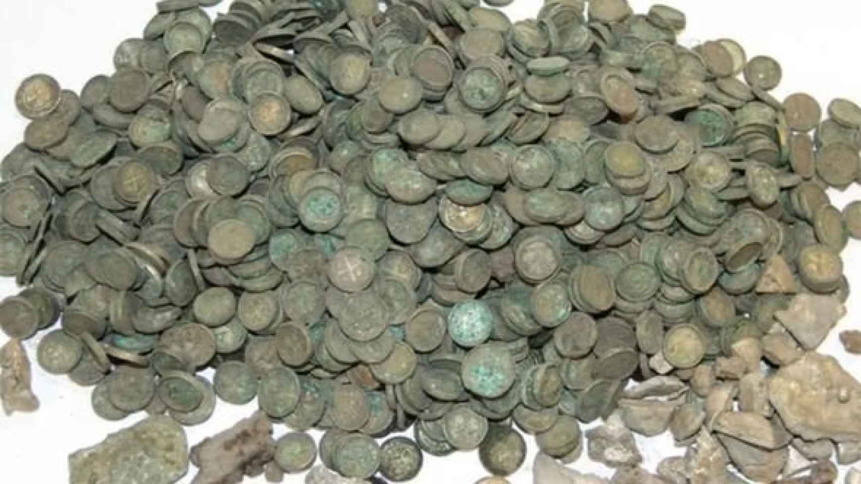 Las monedas medievales halladas en Polonia.