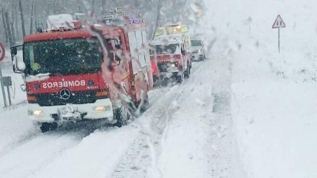 Imagen este domingo de los bomberos de la provincia de Toledo actuando contra el temporal