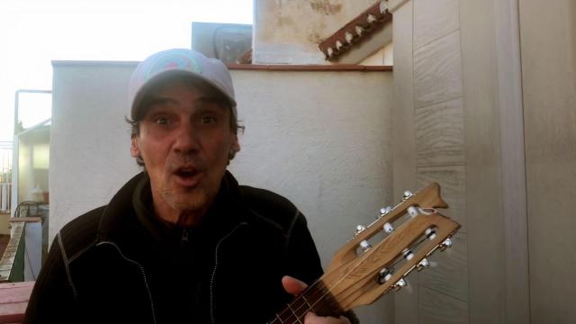 Manu Chao envía un vídeo en contra de la urbanización de As Percebeiras, en A Coruña