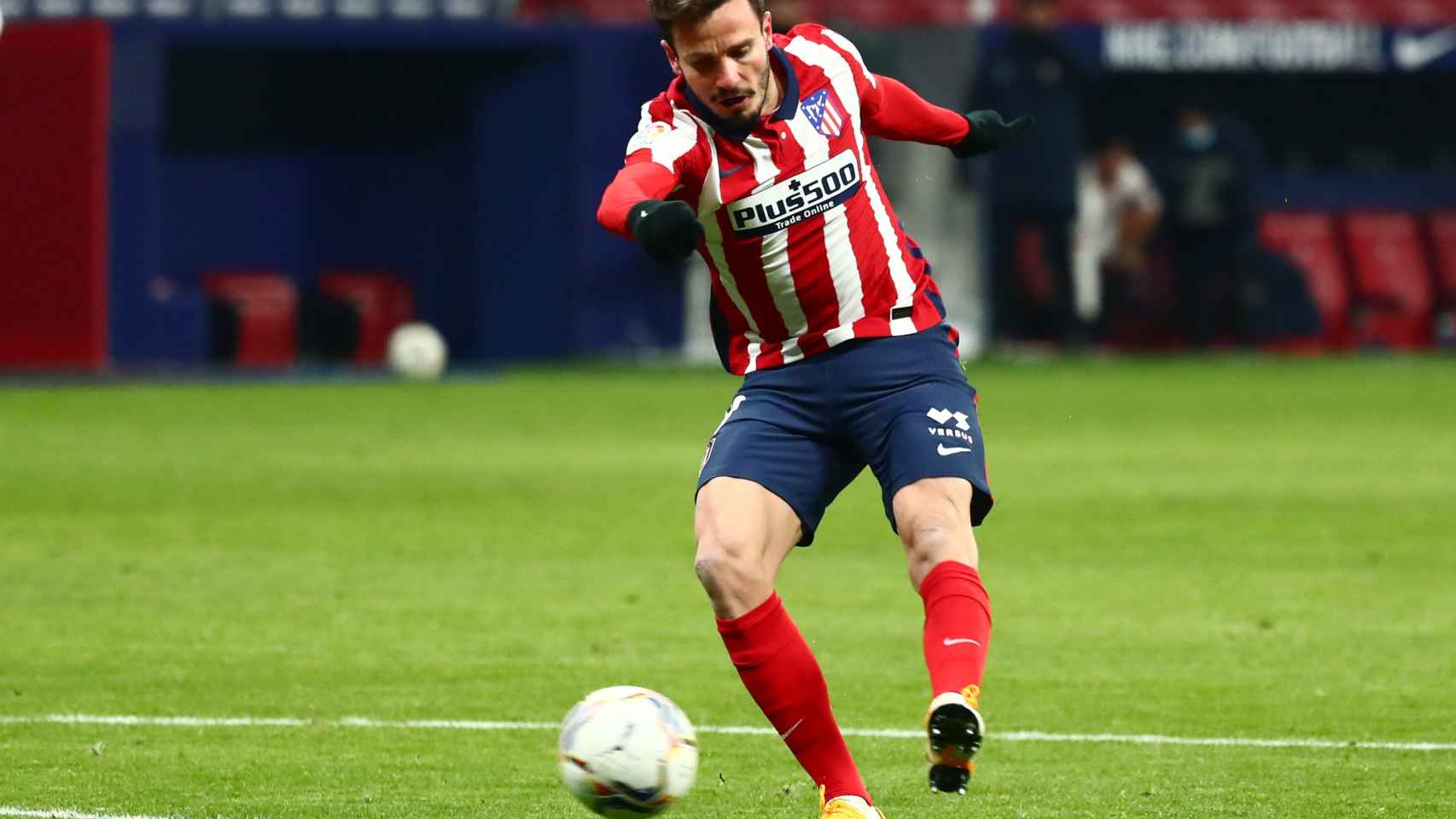 Disparo de Saúl Ñíguez para marcar el segundo del Atlético ante el Sevilla