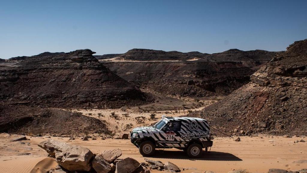 El Toyota Naturhouse de Kilian Revuelta y Óscar Sánchez Hernández, durante el Dakar clásico