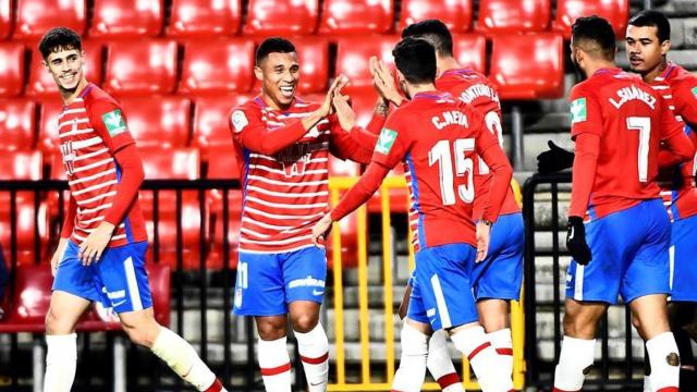 Los jugadores del Granada celebran un gol ante Osasuna, en la jornada 4 de La Liga