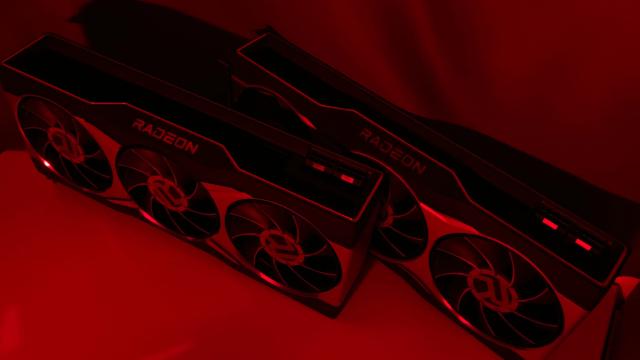 Nuevas Radeon RX 6800 (detrás) y RX 6800 XT (delante)