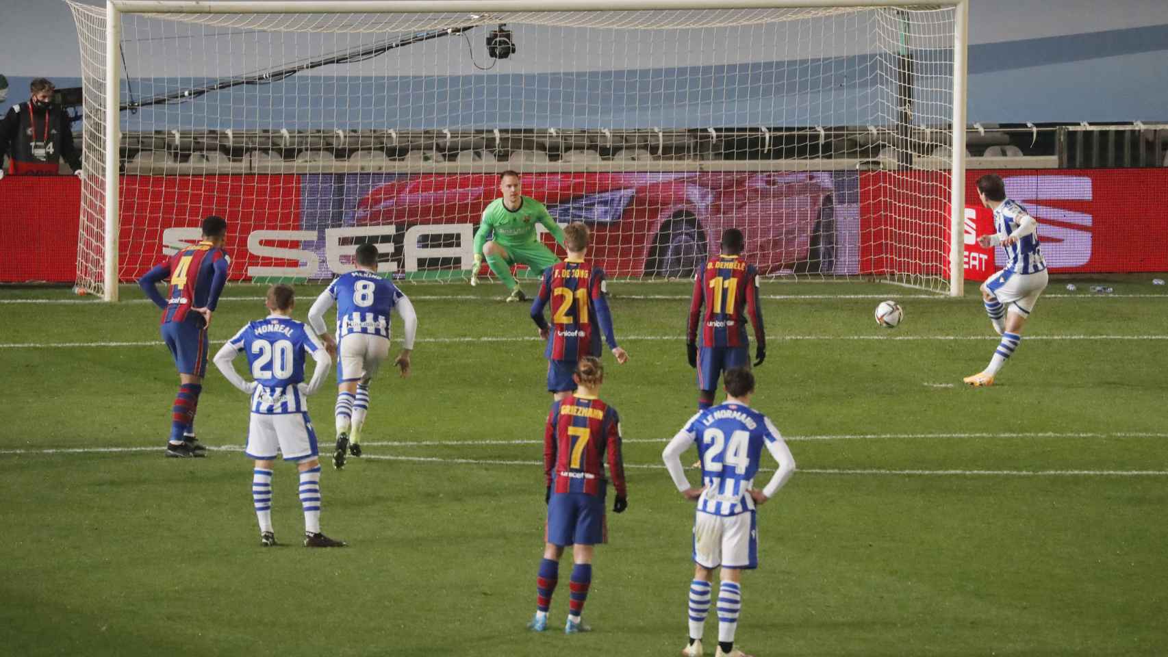 Lanzamiento de penalti de Mikel Oyarzabal, en la semifinal de la Supercopa de España entre Real Sociedad y Barcelona