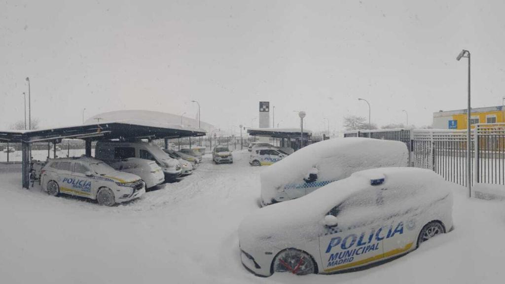 Imagen del aparcamiento de la comisaría de Policía Municipal en el barrio de San Blas.