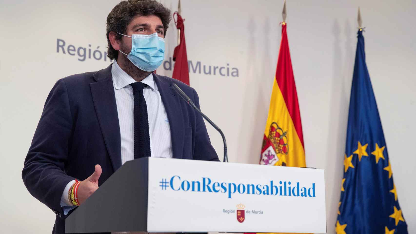 El presidente de la Comunidad de Murcia, Fernando López Miras, anuncia las nuevas restricciones.