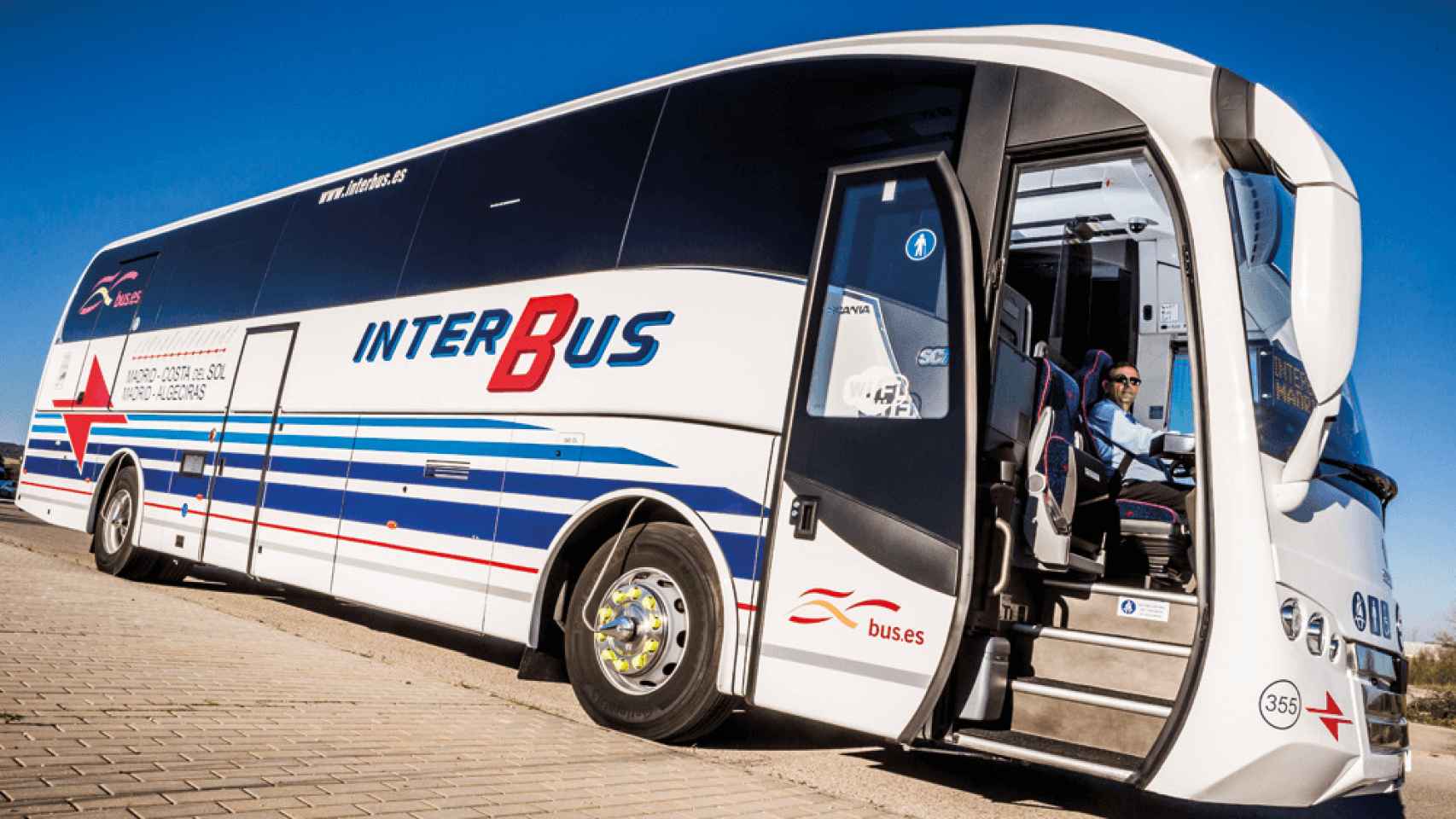 Imagen de unos autobuses de Interbus.