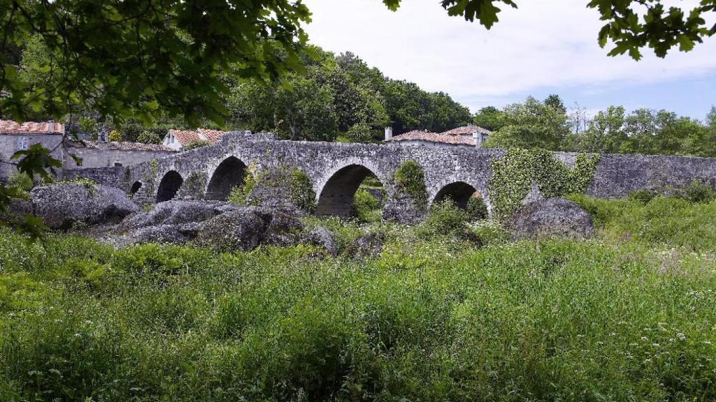 Puente y pueblo (turismo.gal)