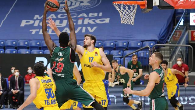 Baskonia intentando anotar ante Maccabi