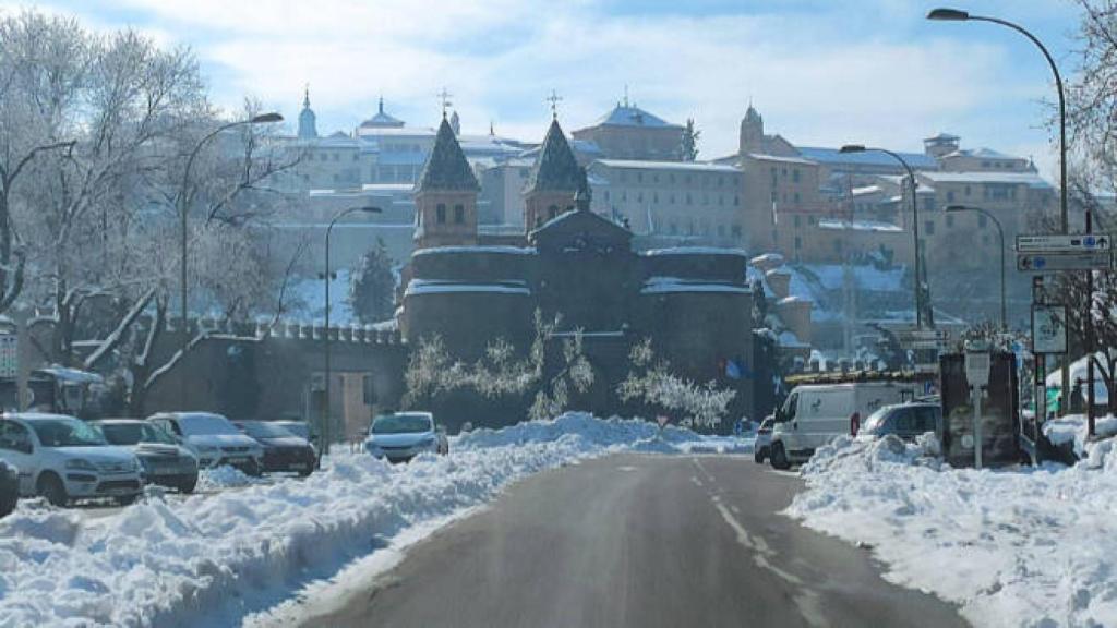 Paseo de la Vega de Toledo con la Puerta de Bisagra al fondo. Foto: M.C.