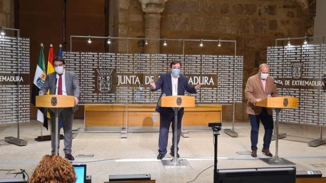 Guillermo Fernández Vara en rueda de prensa tras el Consejo de Gobierno de la Junta.