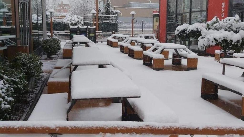 Exterior de un McDonald´s en Madrid durante el temporal.