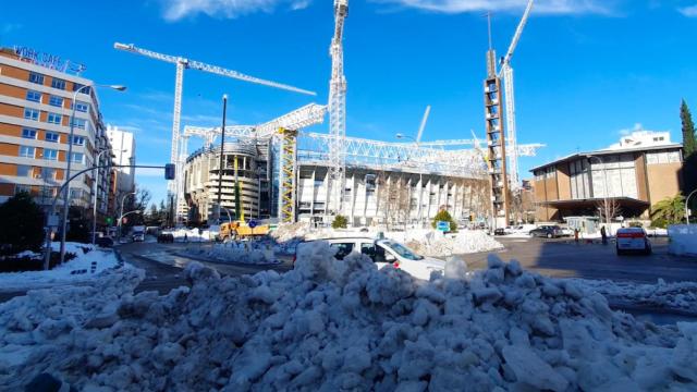 Los aledaños del Santiago Bernabéu con nieve