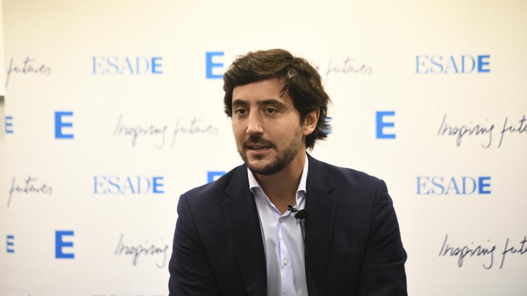 Toni Roldan (ESADE): hay que subir peajes y gasolina e impulsar el coche eléctrico