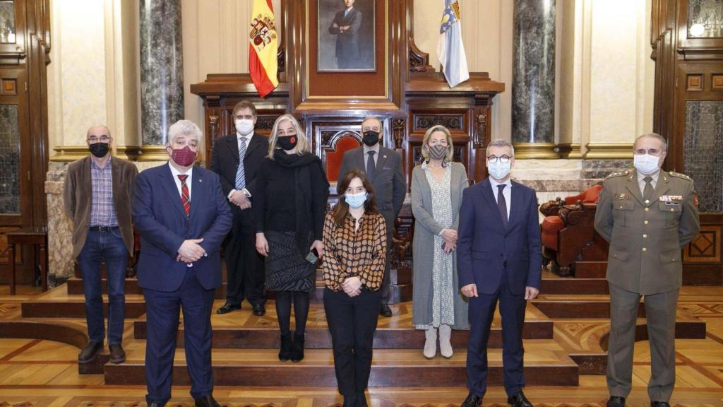 Inés Rey otorga al personal sanitario coruñés la medalla de oro de la batalla de Elviña